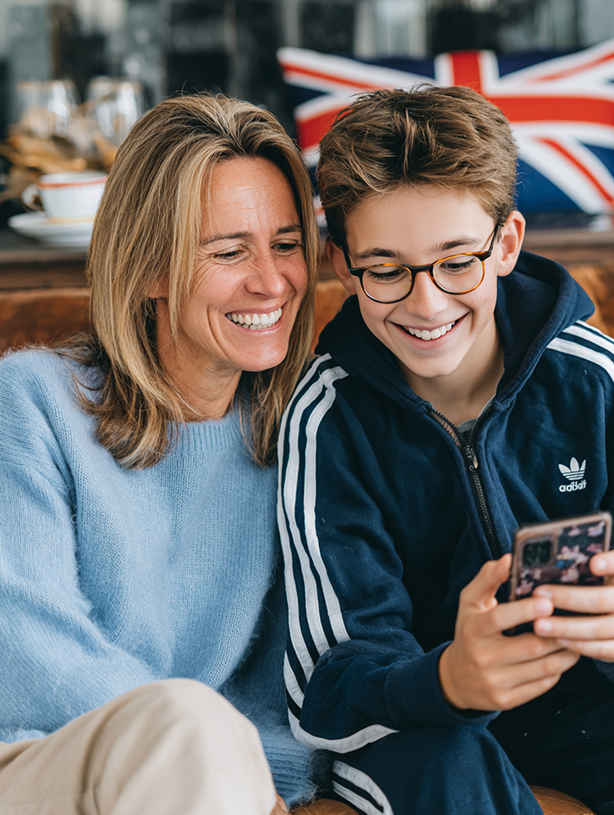 u9137389217_A_warm_cozy_British_home_setting_a_smiling_Britis_93027db0-1ff0-4014-ad8e-48098a795182_1